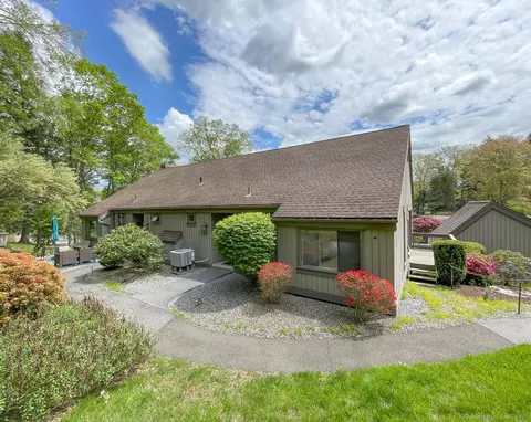 280 Heritage Vlg, Southbury, CT 06488