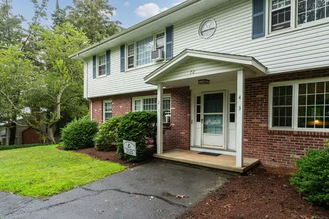 22 College St #3, Clinton, CT 06413