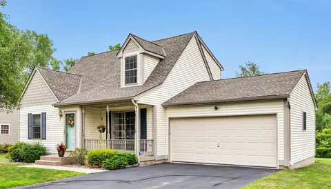 8 Harvest Ln, East Granby, CT 06026