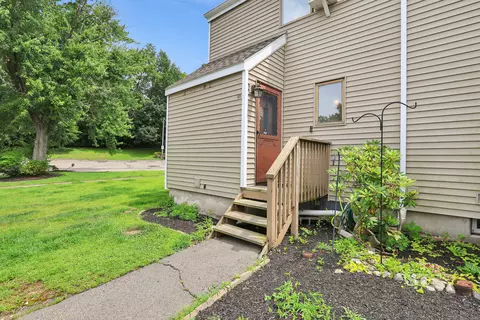 51 Brook St #4A, Naugatuck, CT 06770