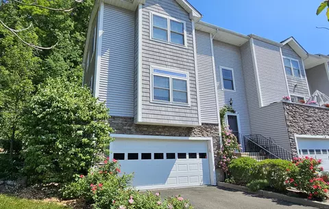 46 Stetson Pl #46, Danbury, CT 06811