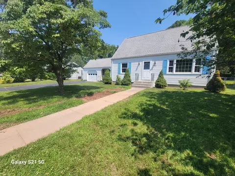 15 Elsie Dr, Manchester, CT 06042