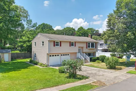 410 Seabreeze Dr, Stratford, CT 06614