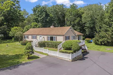 41 Hattertown Rd, Newtown, CT 06470