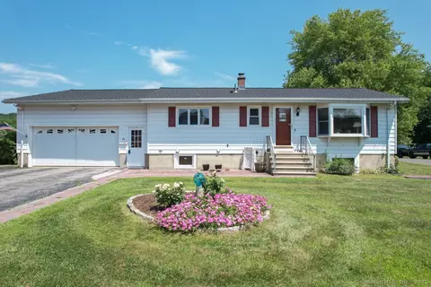 73 Starlet Ln, Waterbury, CT 06704