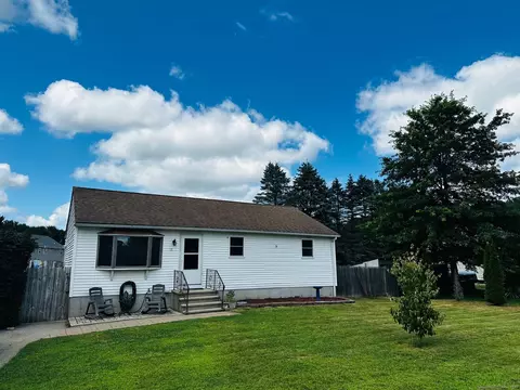 15 Courtney Ln, Killingly, CT 06241