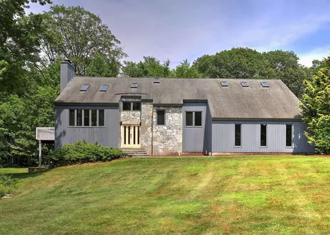 35 Millo Dr, Monroe, CT 06468