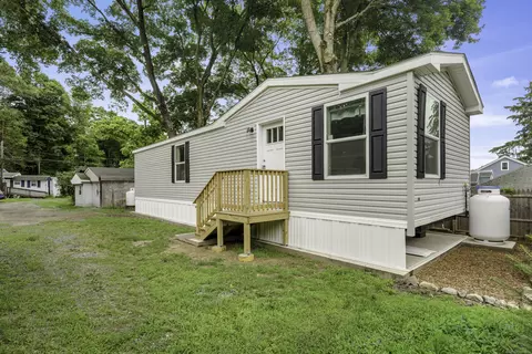 139 Lewis St #TRLR 36, Naugatuck, CT 06770