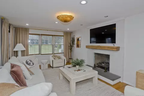 120 Scenic View Dr, Middletown, CT 06457