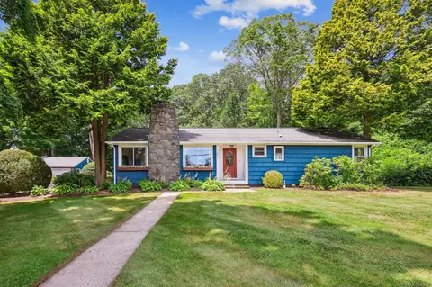 103 Glenwood Rd, Clinton, CT 06413