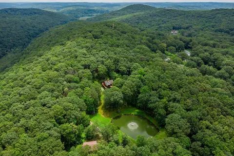 4 Spruce Mountain Trl, Danbury, CT 06810