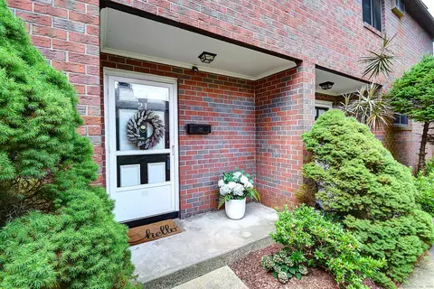 21 Sharon Ln #21, Wethersfield, CT 06109