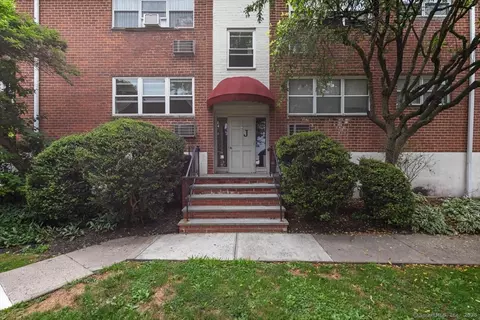 11 Bedford Ave #J2, Norwalk, CT 06850