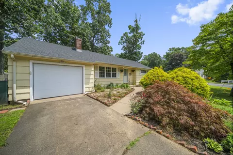 1 Oakridge Dr, Enfield, CT 06082