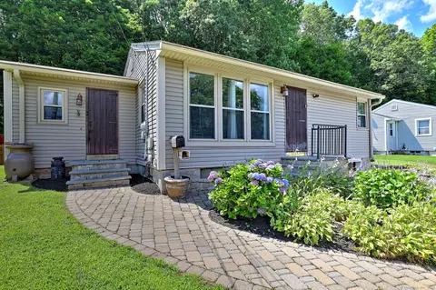 31 Bruce Ln, Meriden, CT 06451