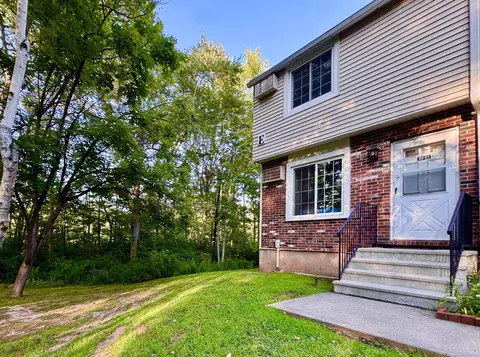 92 Cynthia Ln #E1, Middletown, CT 06457