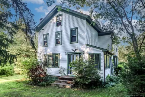 16 Farrell Rd, Newtown, CT 06470