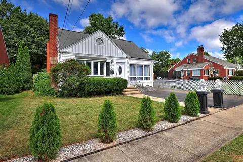 78 Long Meadow Ave, Hamden, CT 06514