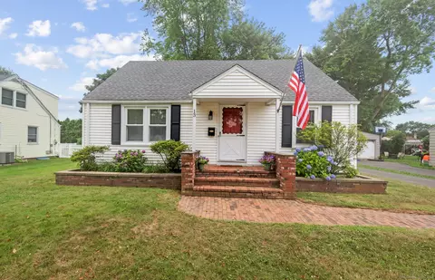 13 Grove Rd, Cromwell, CT 06416