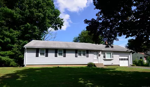 26 Nolan Dr, Bloomfield, CT 06002