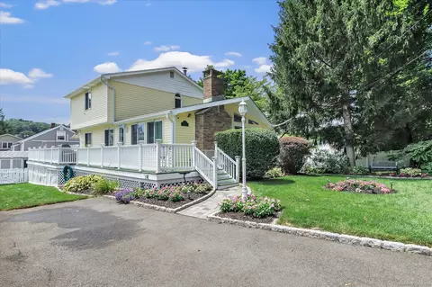 24 Grove Ave, Derby, CT 06418
