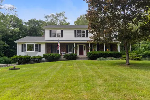 4 Bayberry Ln, New Fairfield, CT 06812