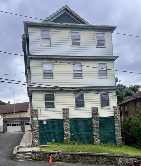 52 Howard St, Waterbury, CT 06705