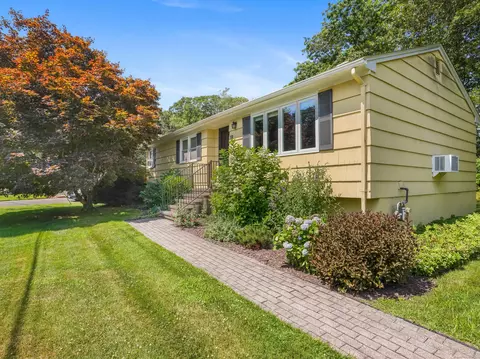 12 Kindle Ln, Derby, CT 06418