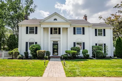 49 Brookline Dr, West Hartford, CT 06107