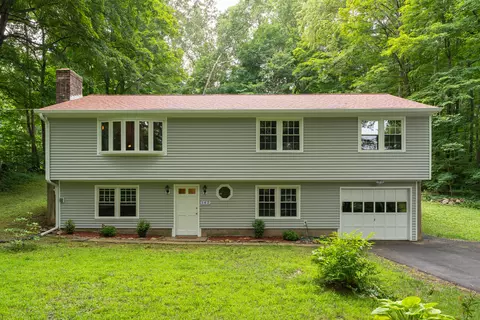142 Wilderwood Dr, Guilford, CT 06437