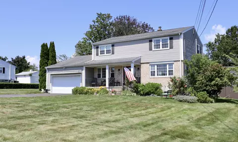 347 Shingle Hill Rd, West Haven, CT 06516