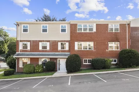 50 Greenhouse Rd #42D, Bridgeport, CT 06606