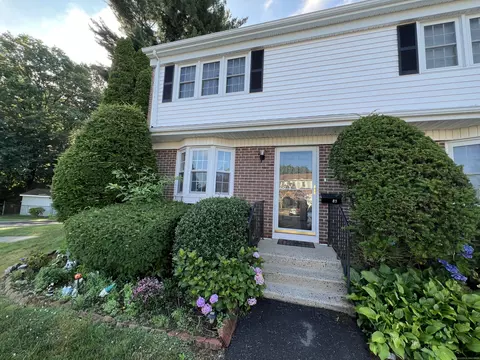 87 Salem Walk #87, Milford, CT 06460