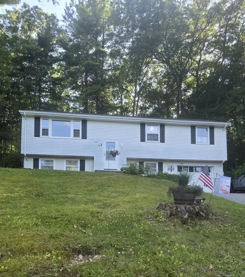 366 Sabin St, Putnam, CT 06260