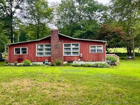 10 Laurel Hill Dr, Woodstock, CT 06282