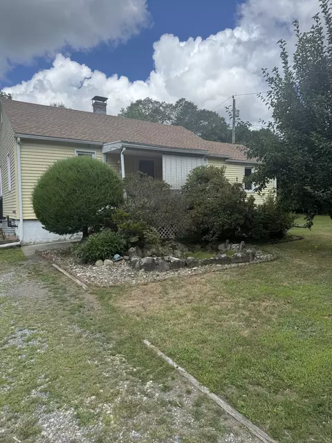 37 New London Tpke, Uncasville, CT 06382