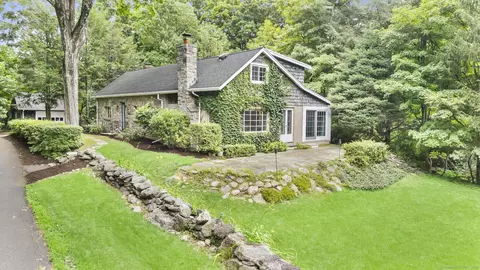 105 Ladder Hill Rd N, Weston, CT 06883
