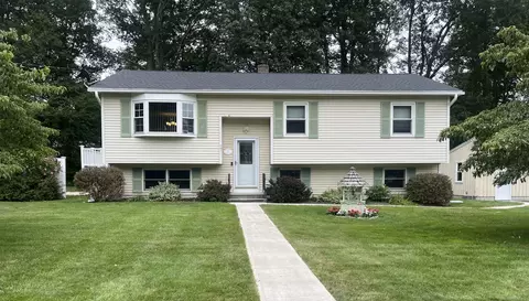 17 Stanley Dr, Moosup, CT 06354