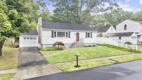 106 Lakeview Ave, West Haven, CT 06516