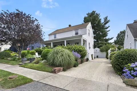 521 Lake Ave, Bridgeport, CT 06605