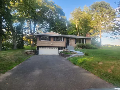 15 Juniper Rd, Newtown, CT 06470