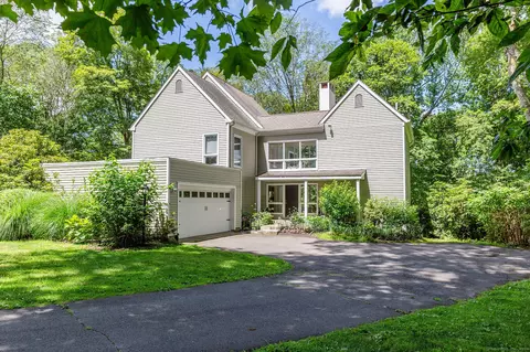 48 Deer Hill Dr, Ridgefield, CT 06877
