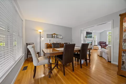 6 Nicholas Ct, Prospect, CT 06712