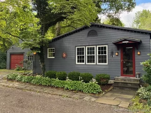 529 N Madison Rd, Guilford, CT 06437