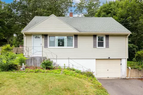 25 Hillside Dr, Mystic, CT 06355