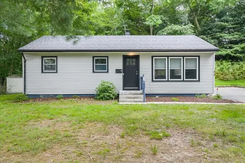 44 Peachvale Dr, Uncasville, CT 06382