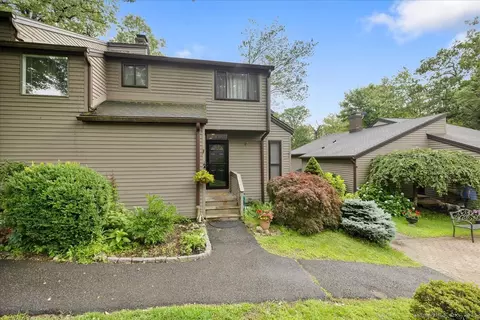 1 Alder Ct #1, Woodbury, CT 06798