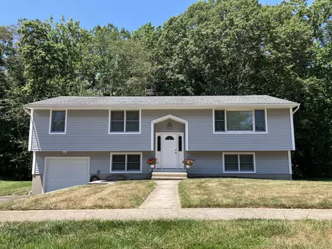 55 Dadio Rd, Hamden, CT 06517