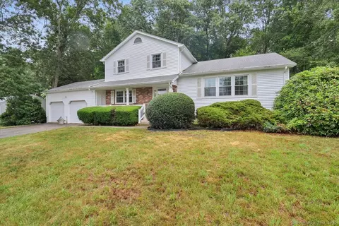 14 Glenvale St, Waterford, CT 06385