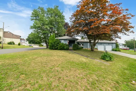 9 Ramona Ave, Waterbury, CT 06705